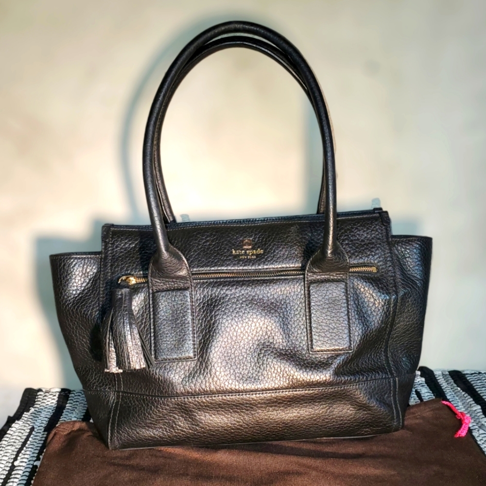 Kate Spade black leather handbag EUC with storage bag